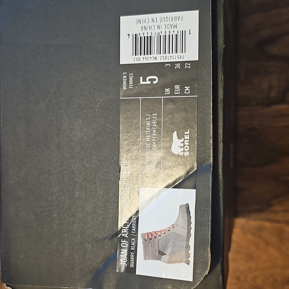 Sorel Quarry Boots with Pink/orange Laces - Picture 4 of 4